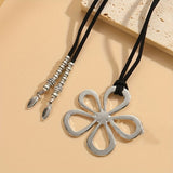 Vintage Bohemian Hollow Flower Clavicle Chain Rope Y-Shaped Collar Simple Beach Alloy Necklace